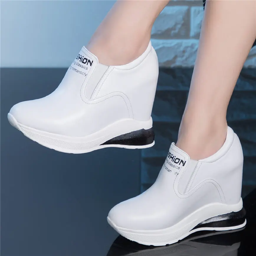 

2025 Vulcanized Shoes Women White Genuine Leather Wedges Platform Pumps Female Round Toe High Heel Fashion Sneakers Casual Shoes