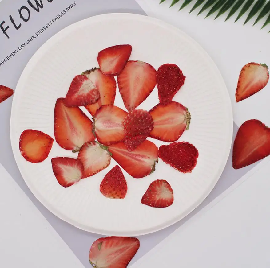 

5pcs Dried Pressed Exopy Fruit Strawberry Slices Plants Herbarium For Jewelry Making Postcard Frame Phone Case Craft DIY