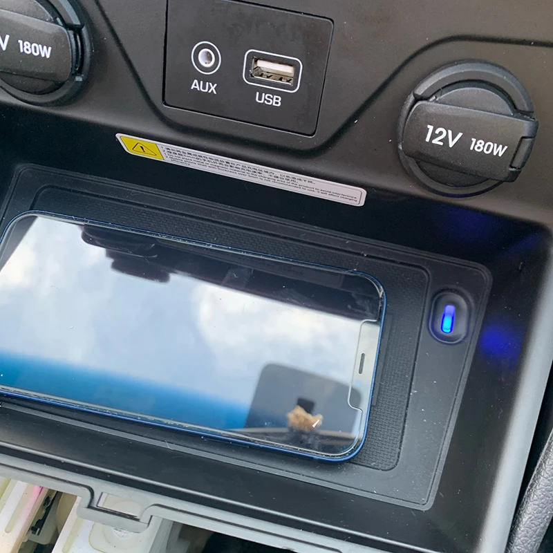 Car wireless charger moible phone charger charging pad charging holder accessories for Hyundai Tucson 2015 2016 2017 2018 2019