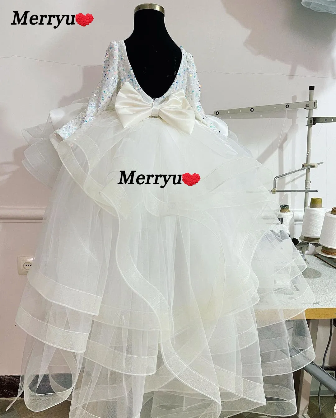 Sparkly Sequined  Flower Girl Dresses with Detachable Train Long Sleeve Wedding Gowns First Communion Pagean Kids  Wears