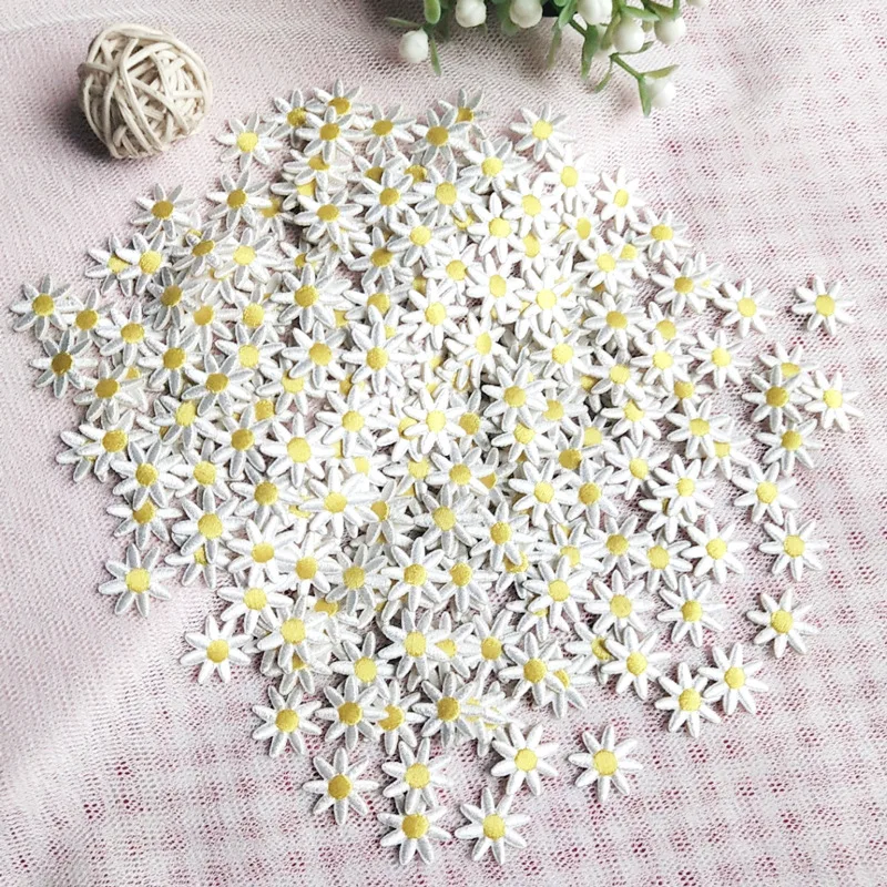 Self-adhesive 10pc Daisy Flower Patches for Clothing Shoes Tshirt Dress Iron on Clothes Applique Fabric Sticker Phone Decoration