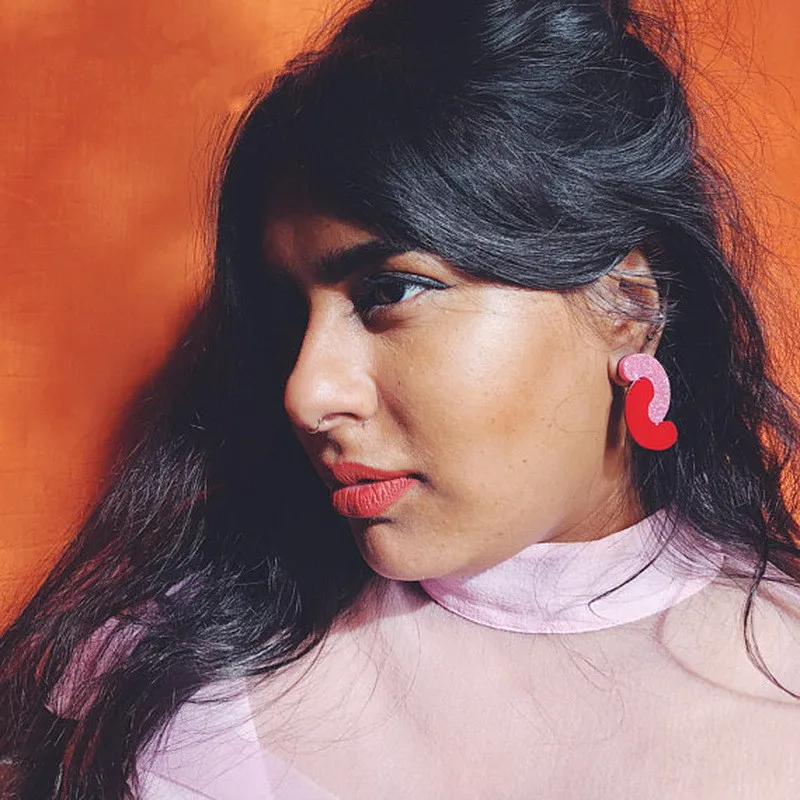 Pendientes geométricos de color rojo y rosa para mujer y niña, aretes de medio círculo con purpurina en polvo acrílico, joyería de moda, regalos