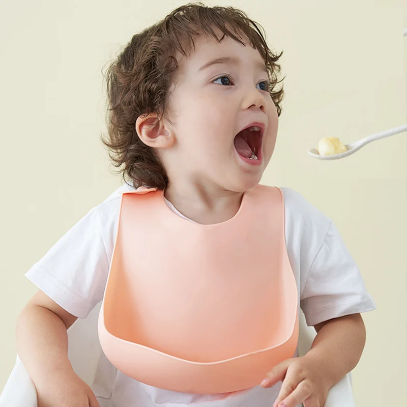 Silicone bebê alimentação babadores para recém-nascidos, panos de arto sólido, bandana, avental elegante, material do peito, melhores presentes para