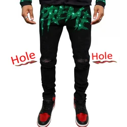 Pantalones vaqueros elásticos rasgados para hombre, Jeans negros ajustados de Hip Hop, con agujeros para Moto, con letras de diamantes de imitación, ropa de calle Punk, pitillo