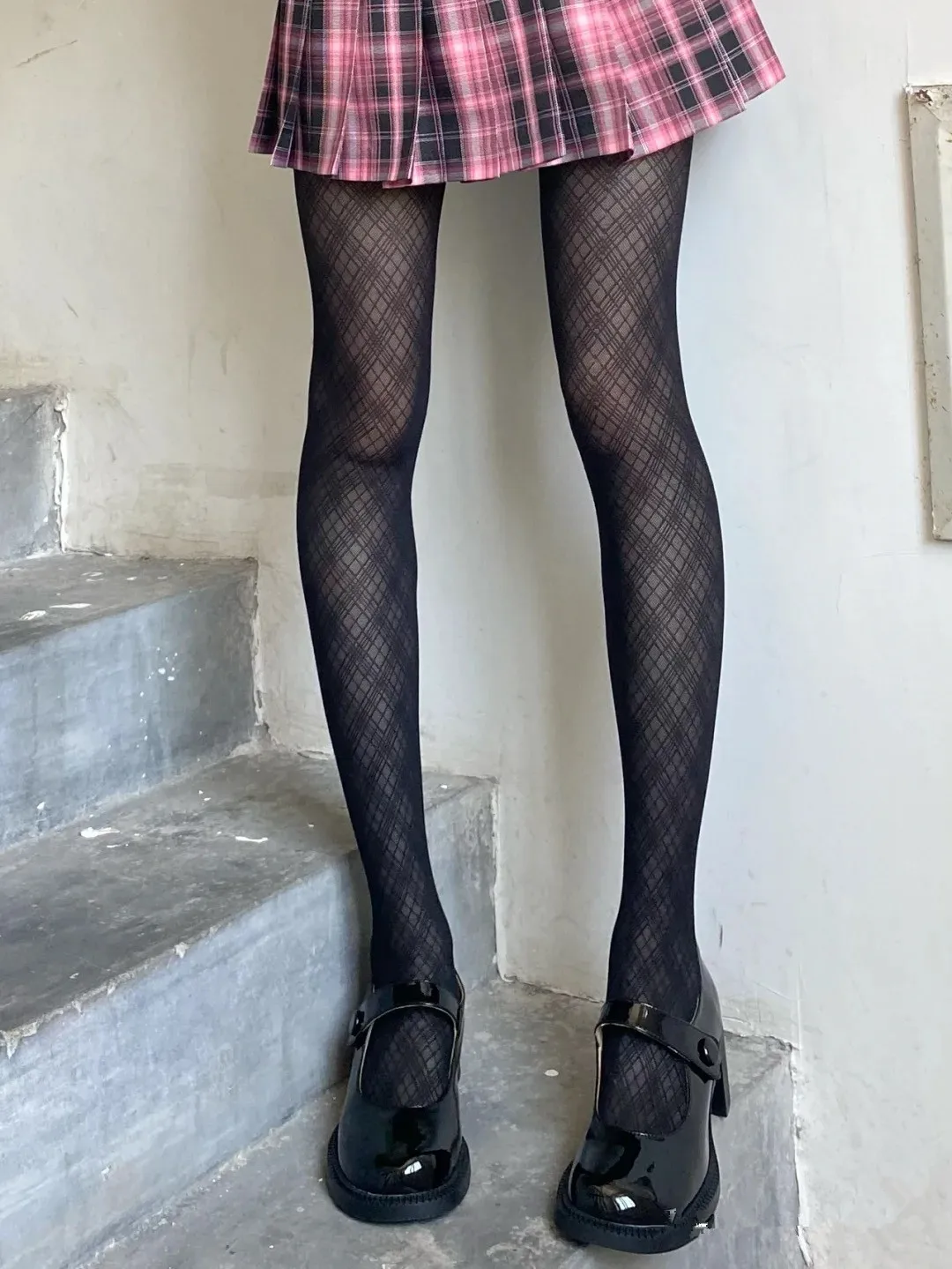 Czarne diamenty w kratę cienkie damskie seksowne rajstopy Lolita Hottie Kawaii pończochy kabaretki trendy w modzie z drobnymi oczkami rajstopy