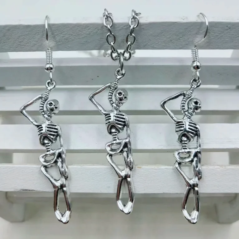 New Halloween Skull Earrings Skeleton Necklaces Personality Hip Hop Fashion Ear Jewelry Vintage Punk Goth Jewelry