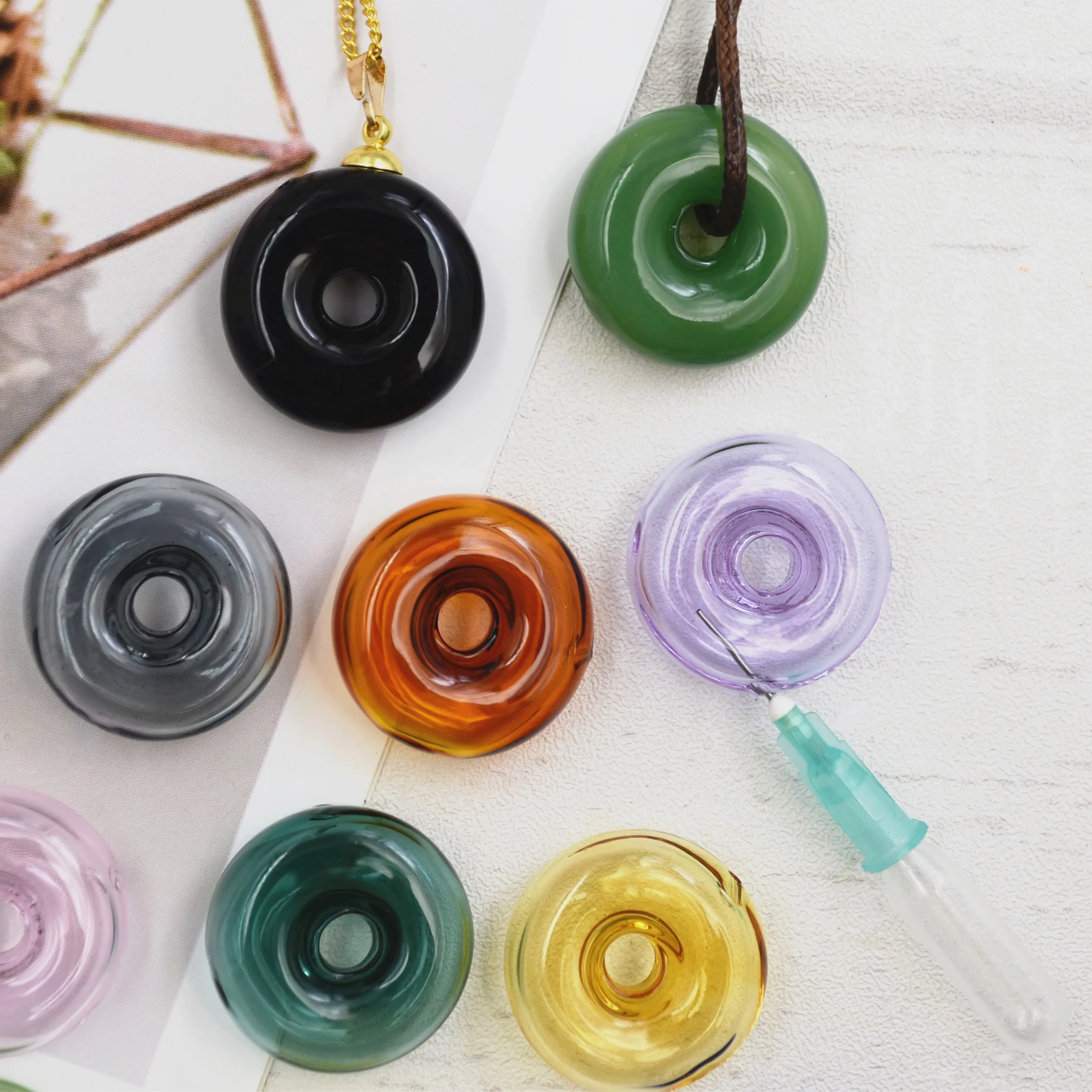 1X Diffuser Perfume Refillable 25mm Handmade Essential Oil Aromatherapy Bottle Pendant Jewelry Indicates Lucky Glass Pendant