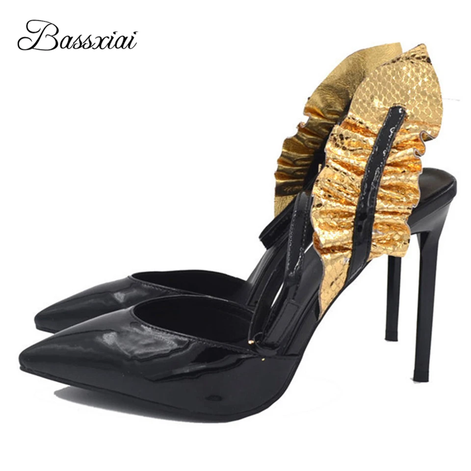 

Сандалии женские из лакированной кожи, пикантные туфли на тонком высоком каблуке 10 см, с оборками, на ремешках, чёрные, на лето