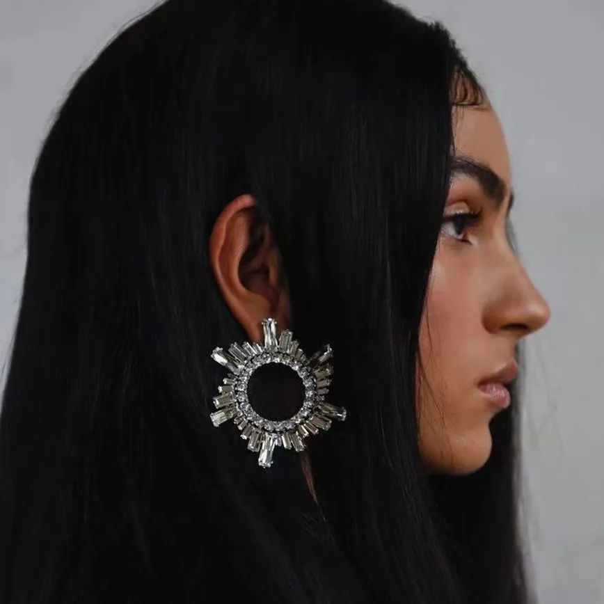 Neue Mode Frauen glänzenden Strass Sonnenschein Stile baumeln Ohrringe Schmuck Boutique Abendkleid Aussage Ohrringe Accessoires