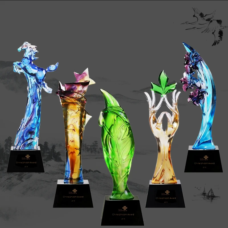 Various Styles High Quality Glass Award Trophy Figurine Souvenir Collection Employee Recognition Graduation Crystal Handcrafts