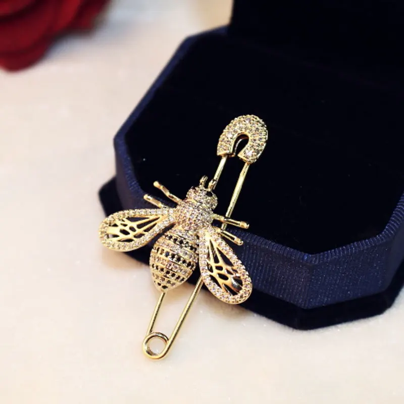 Luxury Full Crystal Gold Color Bee Brooches For Woman Shiny Hollow Bee Brooch Pin For Coat Scraf Fine Jewelry