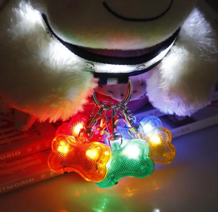 bone style Dog Flashing Clip On Collar Led Light Charm Id Tag Flash Or Glow Modes 8 Colors SN2008