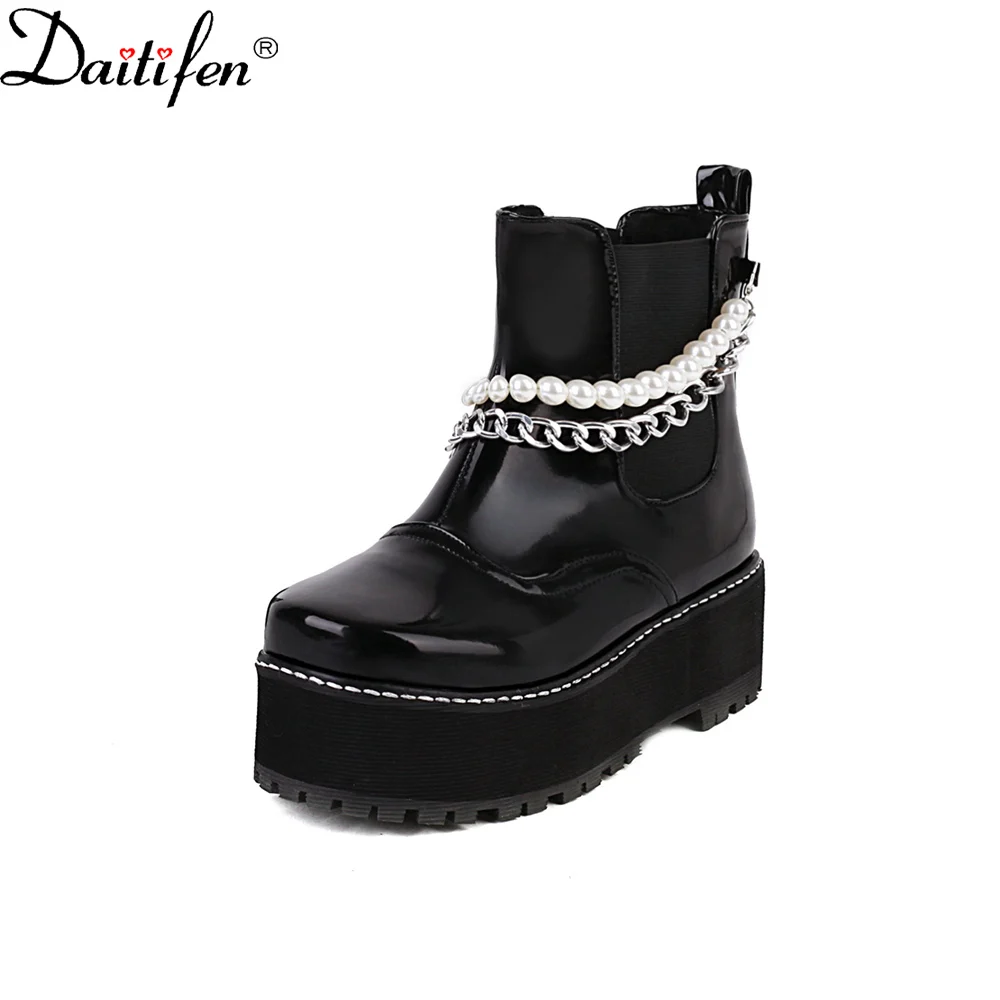 

Daitifen Brand Gothic Women Ankle Boots Winter Keep Warm Female Chelsea Boots Pearl Metal Chain Modern Women Punk Shoes Platform