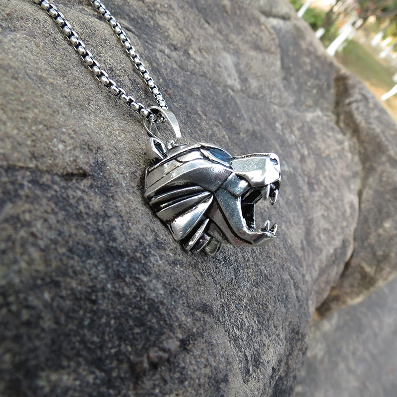 Wizard School Caucasus Bear Medallion Pendant Necklace 31*34mm Blue Rhinestone Wild Cosplay Game Animal Chain Necklace With Bag