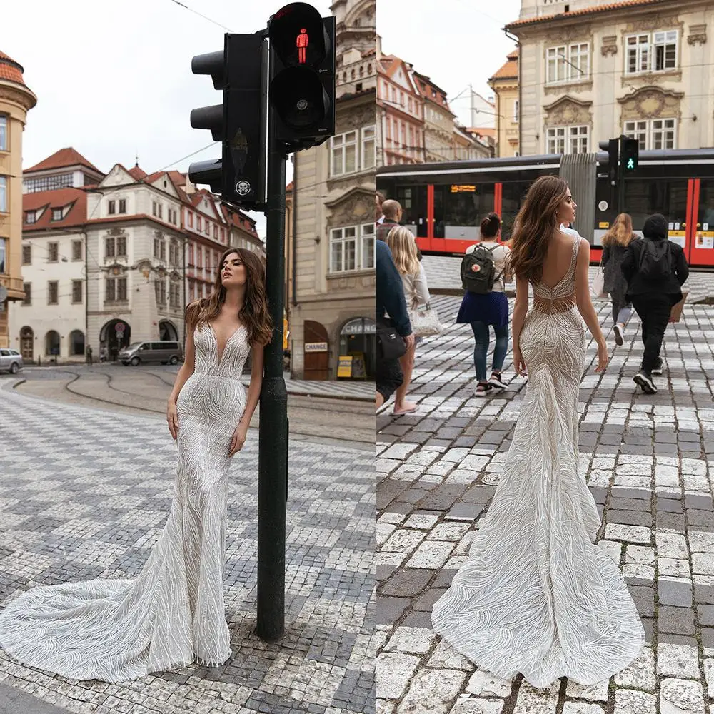 

2021 Luxurious Wedding Dresses V Neck Lace Appliques Beading Bridal Gowns Custom Made Backless Sweep Train Wedding Dress