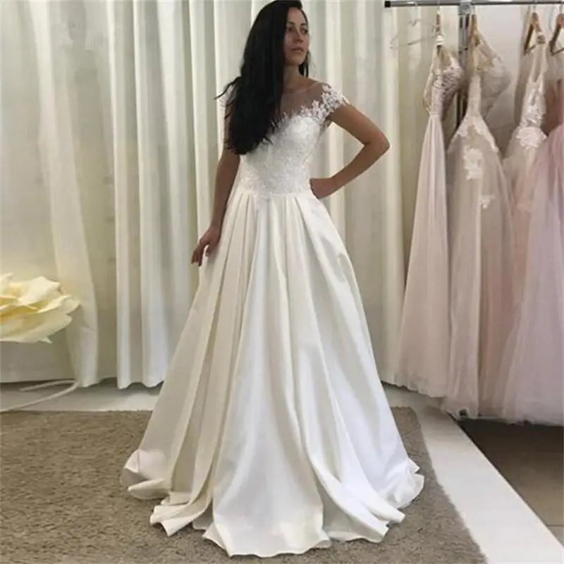 V-neck Wedding Dress Lace Applique Embroidery Bridal Gown Custom Wedding Dress Sweep Train Can Be Customized Color
