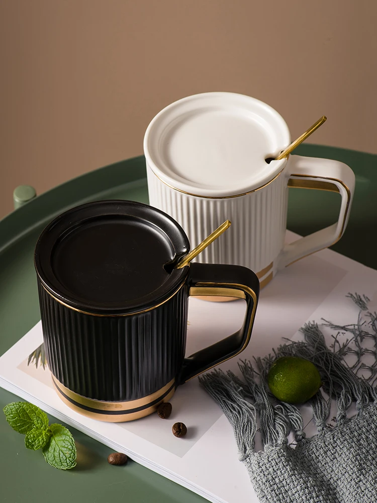 Simples rastreamento caneca de ouro com capa nordic criativo preto e branco cerâmica xícara café da manhã grande capacidade copo água