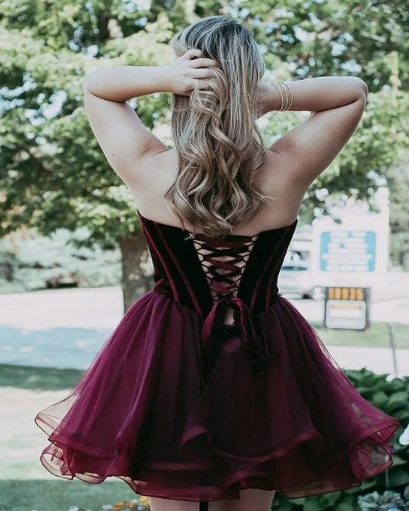 Elegante Schatz Burgund Kurze Prom Party Kleid Rüschen Top Samt Abend Gast Kleider Für Heimkehr Robe De Soiree