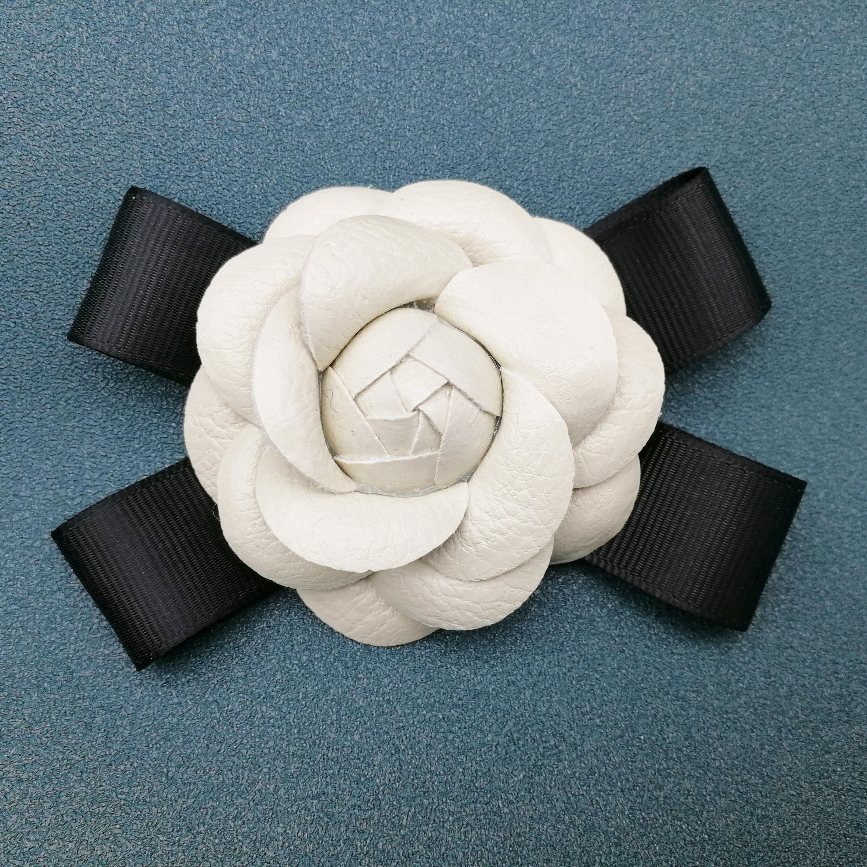 Fashion Black Bow Fabric Camellia Flower Brooch Pin Wedding Party Costume Jewelry Accessories Big Brooches for Women Gifts