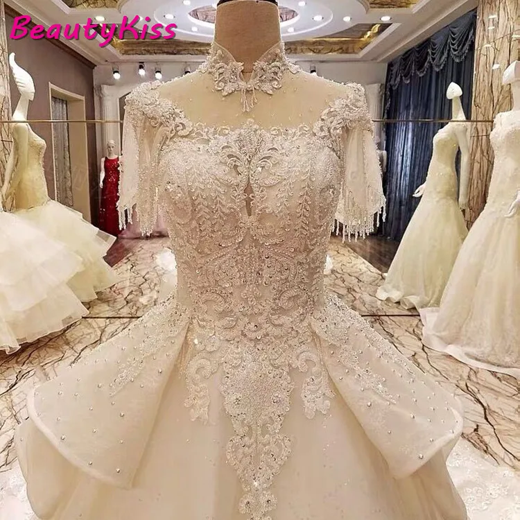 Abiti da sposa arabi di lusso cristalli pizzo collo alto abiti da sposa perline Appliques Royal Train abiti da sposa con fiocco