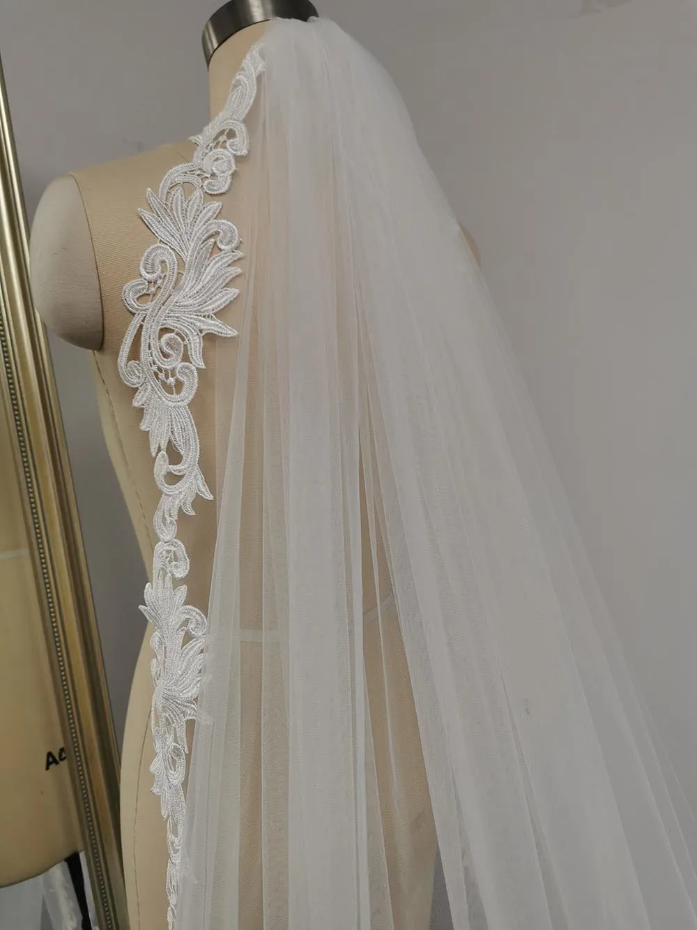 Lace Long Wedding Veil with Comb 3 Meters Cathedral One Layer White Ivory Bridal Veil Voile Mariage Wedding Accessories