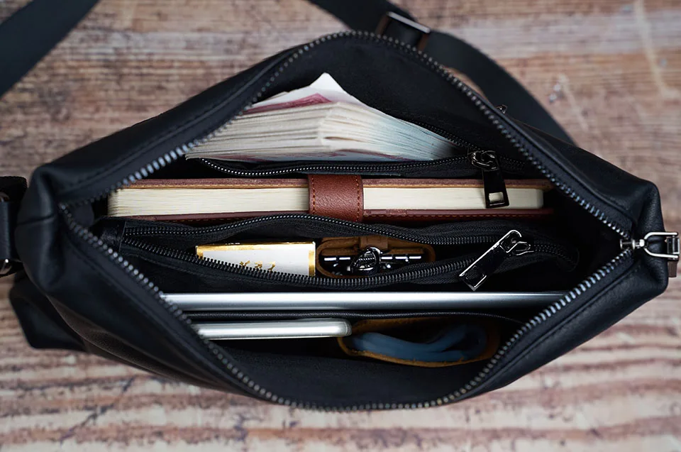 Modische Herren-Umhängetasche aus echtem Leder, lässige Crossbody-Tasche, klassische Tasche mit faltbarem Deckel und Reißverschluss, Messenger-Tasche für 10,5-Zoll-iPad, NUPUGOO. – Detail 21