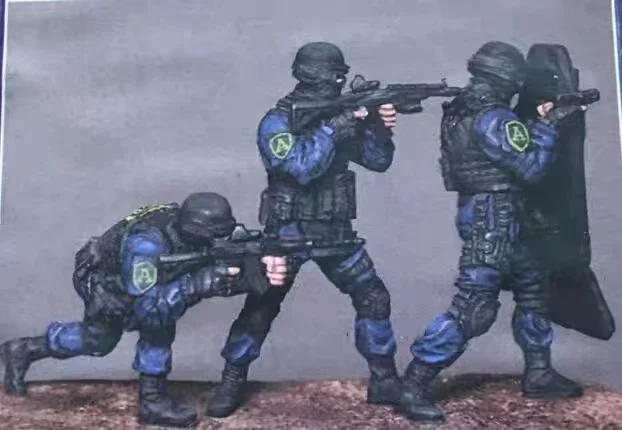 1/35 Resin Figures  Model kits 3 Modern police   Unassambled Unpainted 152