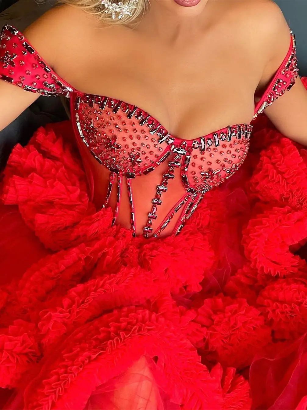 Elegant Red Off The Shoulder Evening Gowns Sexy Beaded See Through Ruffles Prom Dresses Saudi Arabia Party Dress Sweep Train