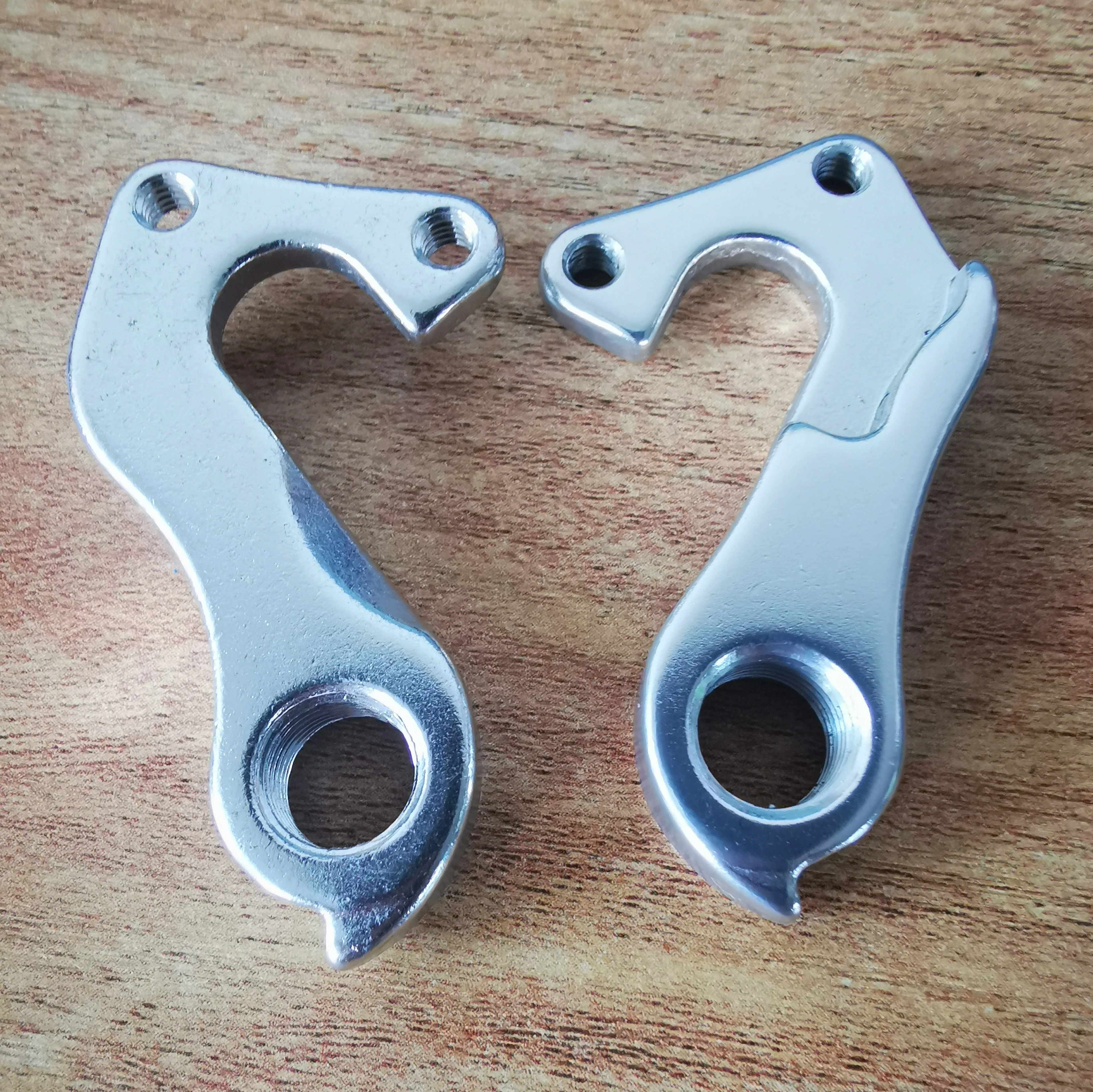 2pcs Bike rear gear mech derailleur hanger dropouts for WILIER MONTEGRAPPA Saracen Hanger # 20 WHYTE Hole Center 18.5mm w Screws