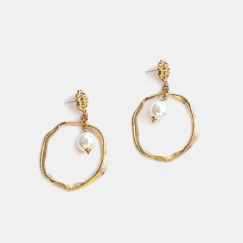 Pearl Drop Earrings…