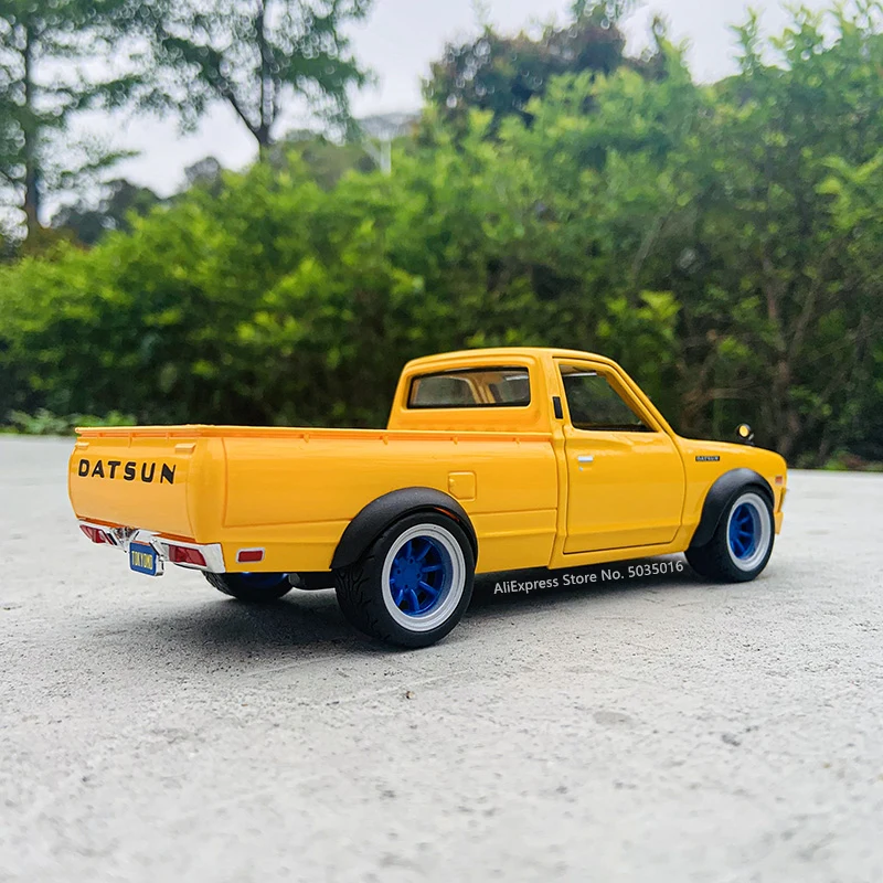 Maisto 1:24 Nissan 1973 Datsun 620 pick-up simulation Die casting alloy car model crafts decoration collection toy tools gift