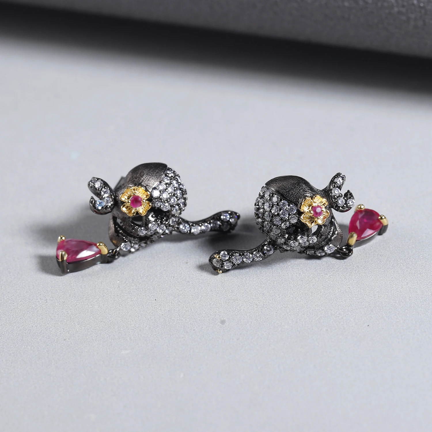 GEM'S BALLET 1.26Ct Natural Ruby Filed With Glass Stud Earrings 925 Sterling Silver Flower Skull Earrings Jewelry For Women