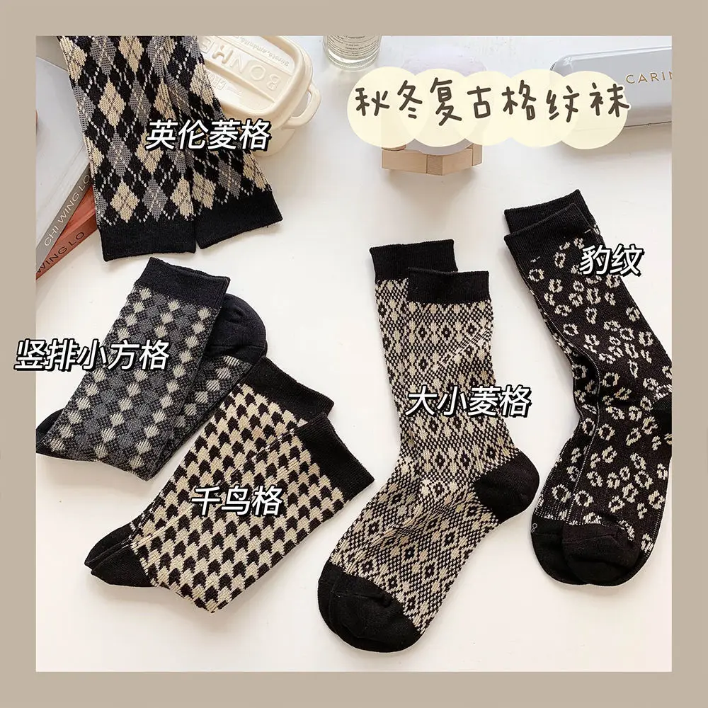 

British retro socks female Korean version of ins tide students wild Japanese plaid houndstooth autumn and winter pile of socks