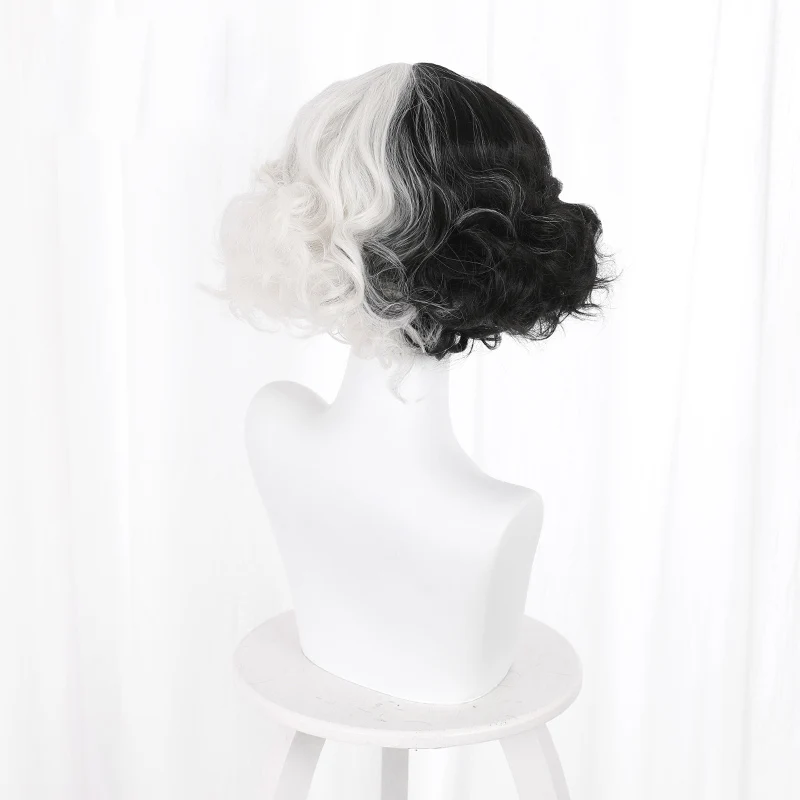 CRUELLA de Vil corto rizado negro blanco Sra. Spot Hair Deville Dalmations pelucas de disfraz de Cosplay resistentes al calor + gorro de peluca