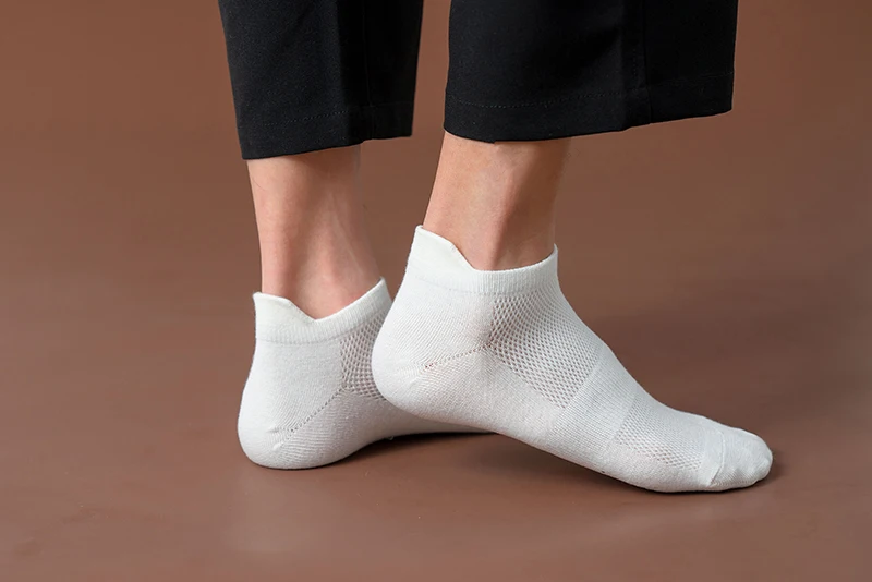 10 Paar Sommer-Herren-Mesh-Atmungsaktive Unsichtbare Socken, Modische Lässige Knöchel-Sport-Baumwollsocken, Schwarz-Weiße Socken für Männer – Detail 9
