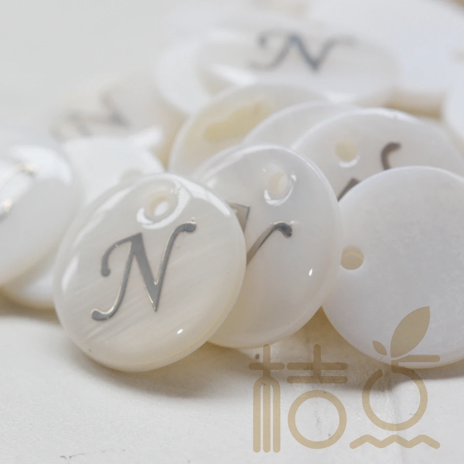 DIY Supply-Natural Shell with Alphabet Finding - Silver Color - Alphabet - Letter - Round 15mm (B203)