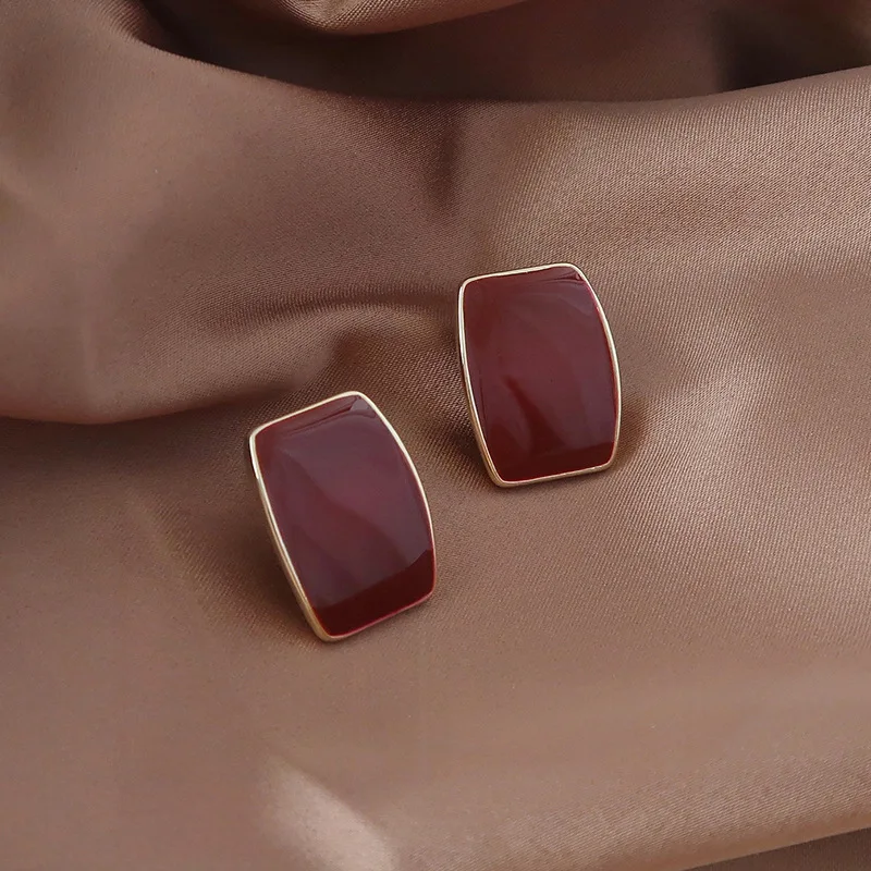 Wine Red Retro Hong Kong Style High-level Sense Of Simplicity And Cold Temperament Earrings Phnom Penh Dripping Earrings Jewelry