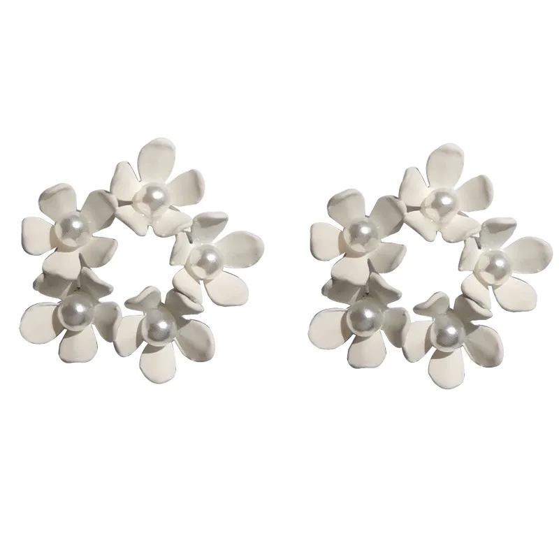 Korean Small Flower Circle Clip Earrings for Women No Pierced Ears Sweet White Flower Pearl Clip on Earrings Without Piercing