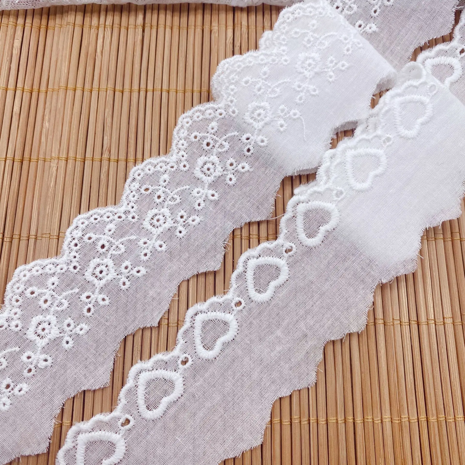 Dentelle brodée de fleurs blanches de luxe pour femmes, col de vêtements pour femmes, garniture en dentelle bricolage, coton, 5 mètres
