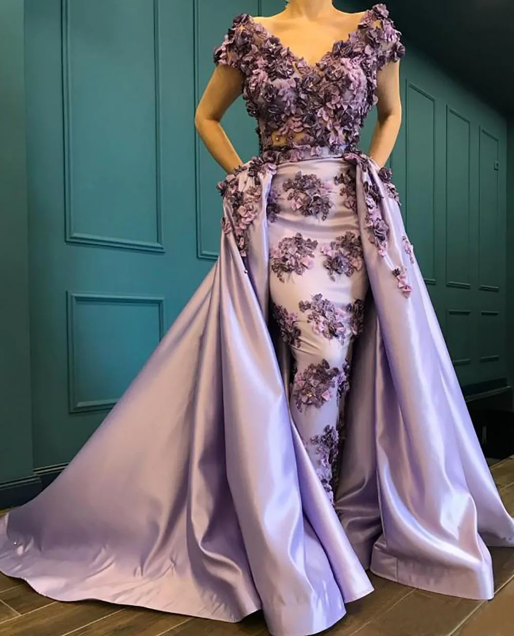 

Lavender 3D Appliques Off Shoulder Short Sleeves Satin Evening Dress Glamorous Saudi Sheath Prom Party Gowns Custom