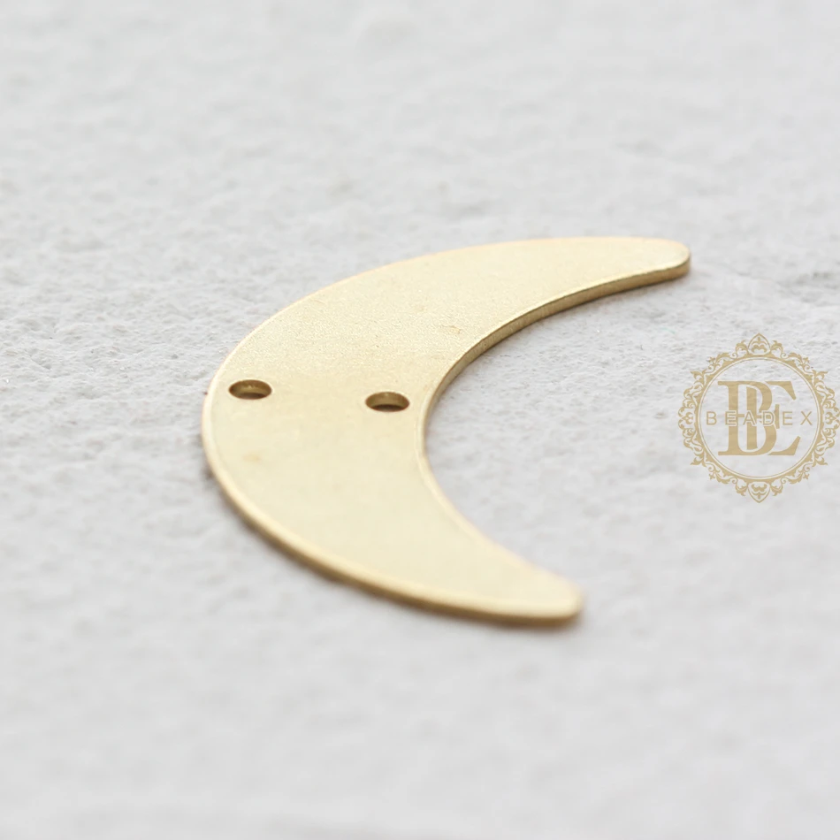 One Piece Premium Plated Brass Moon - Crescent - Charm 28x16mm (4422C-Q-52)