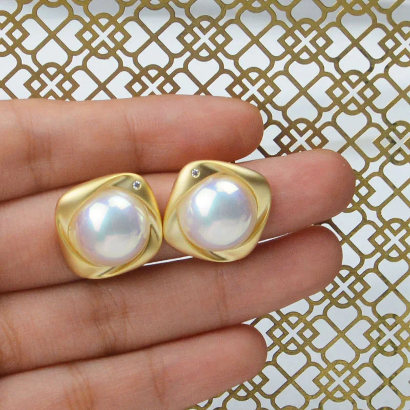 Pearl Stud Earrings New Trend Temperament Silver Needle Imitation Mabe Pearl White Transparent Powder Is Not Allergic Fade