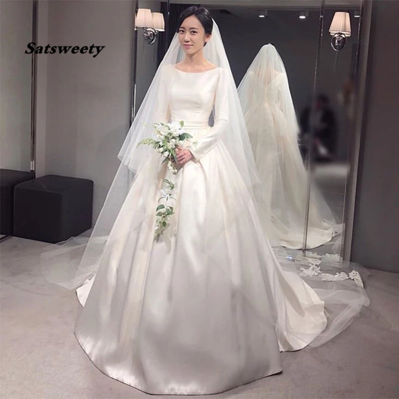 

Simple Vintage 2024 Wedding Dresses With Long Sleeves Scoop Neck White Ivory Satin Korea Women Bridal Gowns Sweep Train