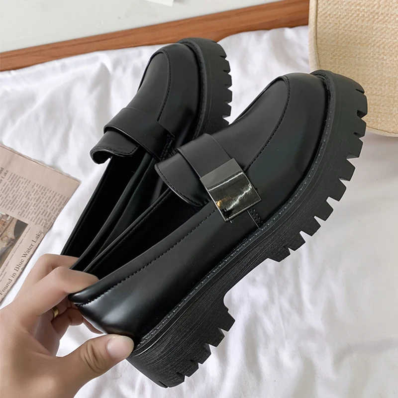 Womens Derby Shoes Black Flats British Style Casual Female Sneakers Ladies\' Footwear Shallow Mouth Loafers With Fur Soft 2024