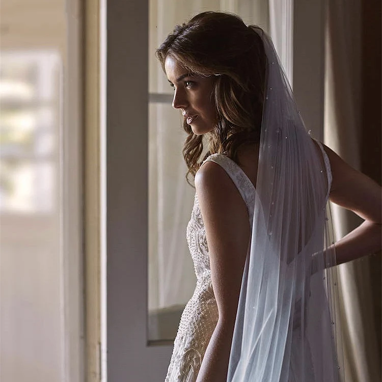 Elegante Lange Elfenbein Hochzeit Schleier mit Metall Kamm 2019 Perlen Weiche Tulle Ein Schicht Kathedrale Braut Schleier Hochzeit Zubehör