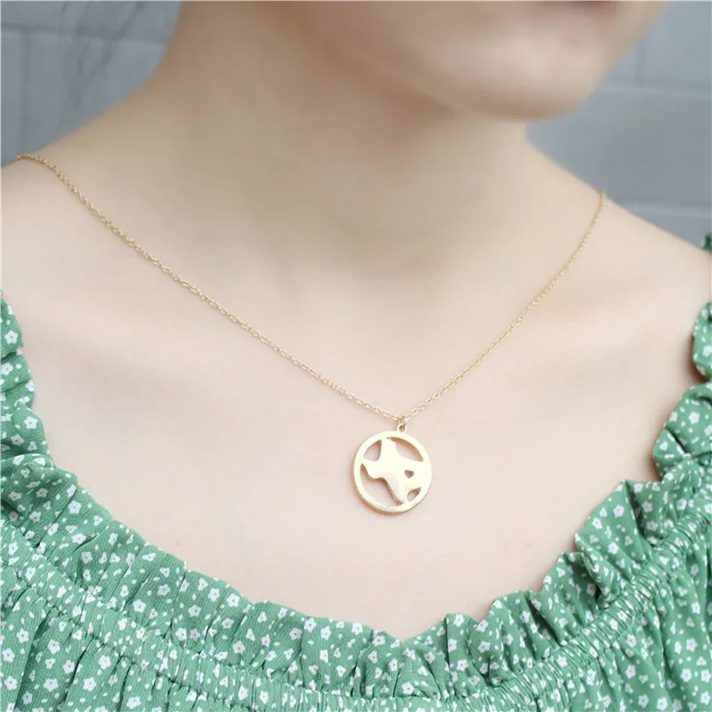 

Popular in Europe And The United States, Add A Circle Map Of Texas USA With A Heart Necklace, As A Gift For Friends.