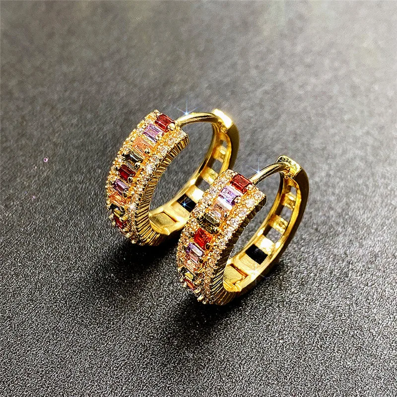 Huitan Regenbogen Rechteckige Zirkonia Creolen für Frauen Bling Bling Luxus Hochzeit Zubehör Party Mode Schmuck