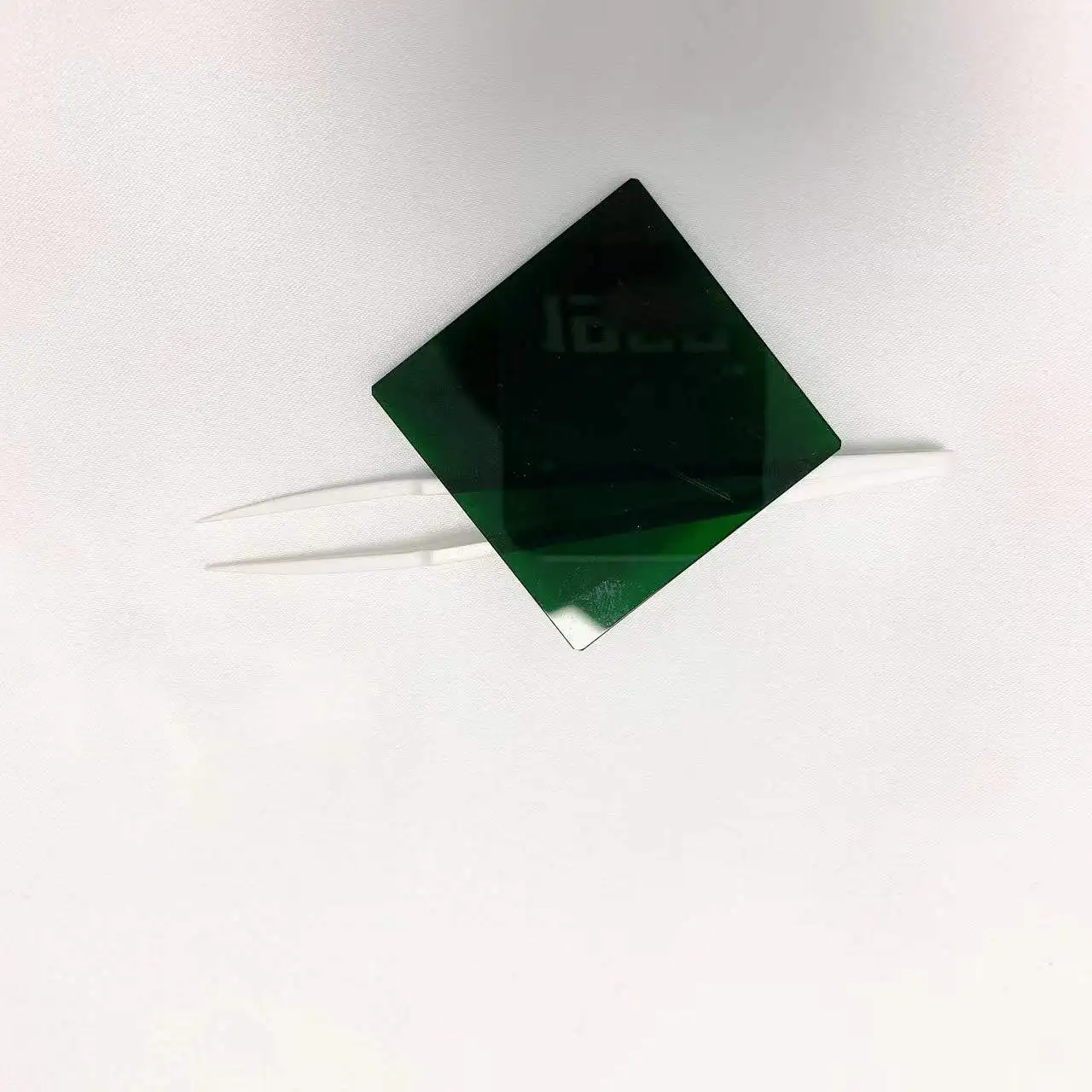 ขนาดที่กำหนดเองสแควร์420nm To 620nm Low Pass Filter Dark สีเขียวประเภท LB13
