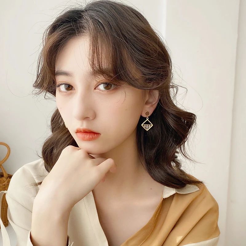 HUANZHI 2019 Autumn And Winter New Style Literary Vintage Brown Hairball wood Enamel Drop Earrings for Women Girl Party Jewelry