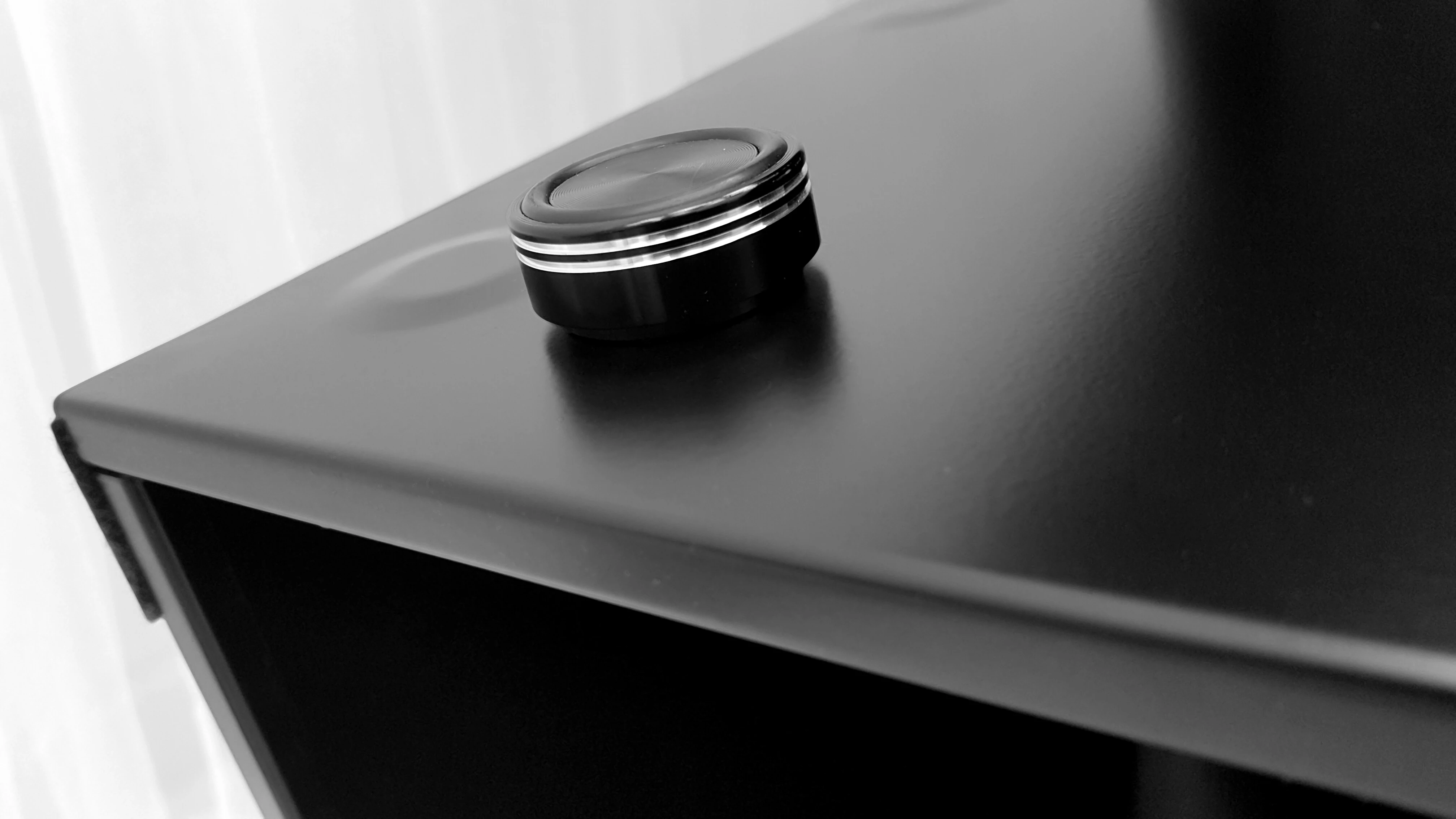 4pcs 39 x 17mm Aluminum Audio Amplifier Speaker Feet Spikes Black / Silver Ring Machine Mats Pads